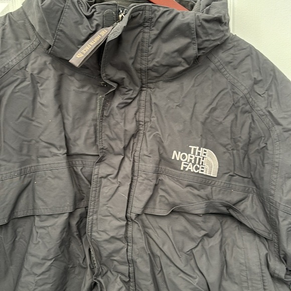 The North Face Winter Jacket with removable hood - Picture 2 of 7